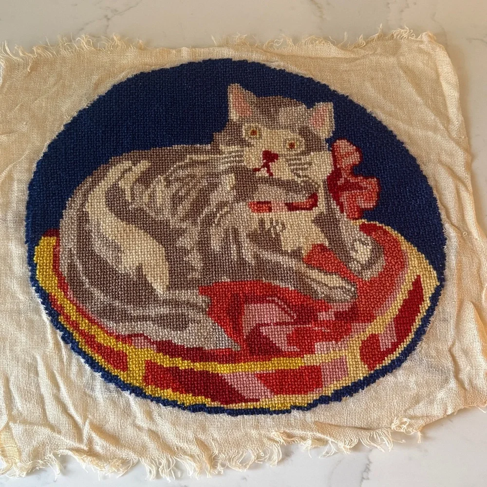 Vintage Needlepoint Cat Picture not framed - Picture 6 of 6